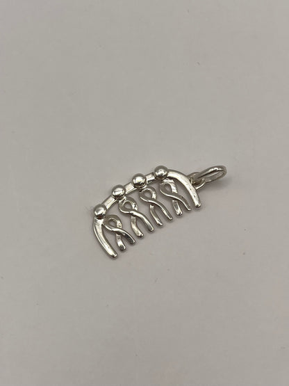 arm in arm comb pendant